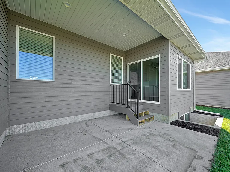 8926 S 42nd St — Photo 57