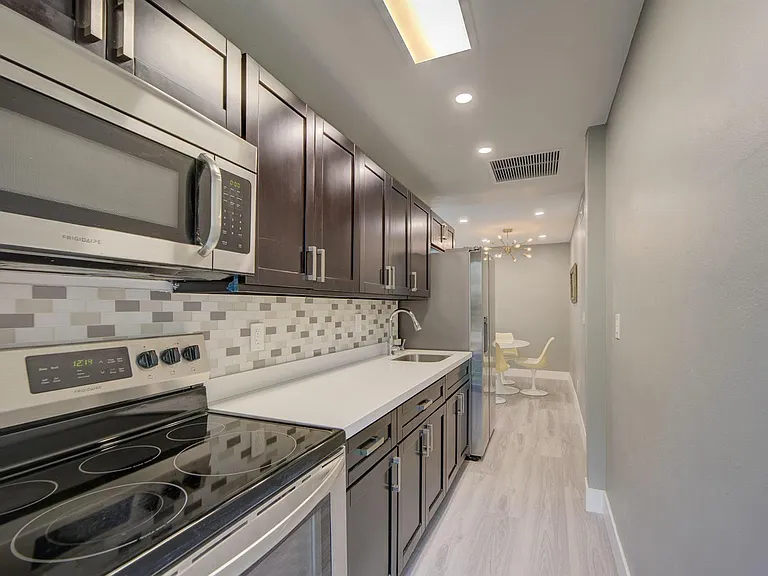 1425 NE 26th Dr #1-2 — Photo 9