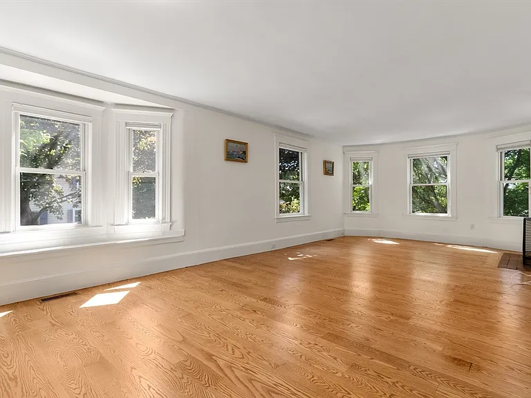 161 Highland Ave — Photo 11