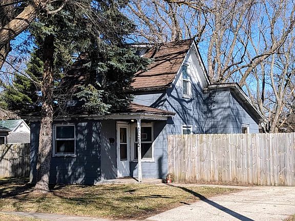 4th image of 212 Rose Ave