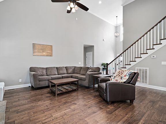 5th image of 1040 Chagford Dr