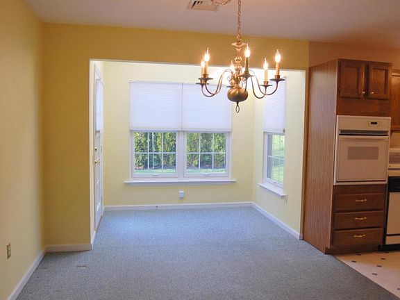 3rd image of 34 Oakgrove Ln