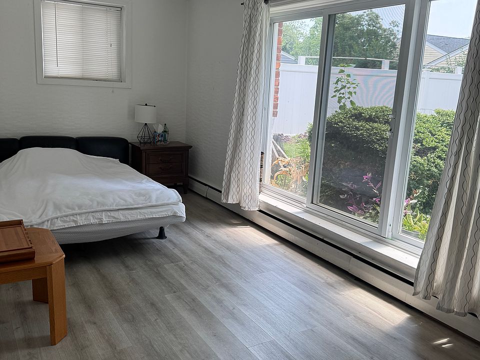 1st image of 12 Hillary Ln