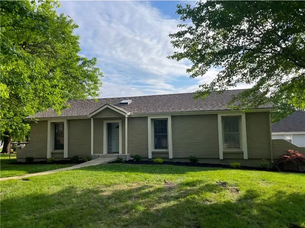 10595 Bradshaw St, Overland Park, KS 66215