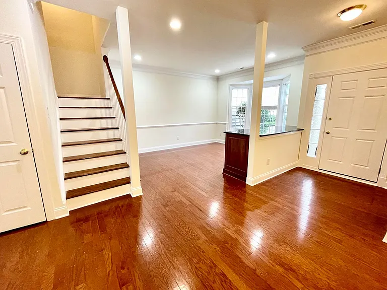 9519 Dellbrook Ct — Photo 2