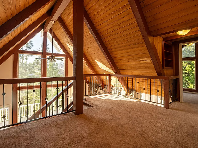 521 Pioneer Rd — Photo 2
