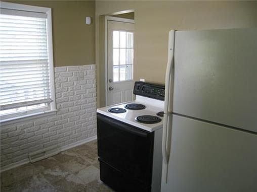4th image of 8933 Grand Ave