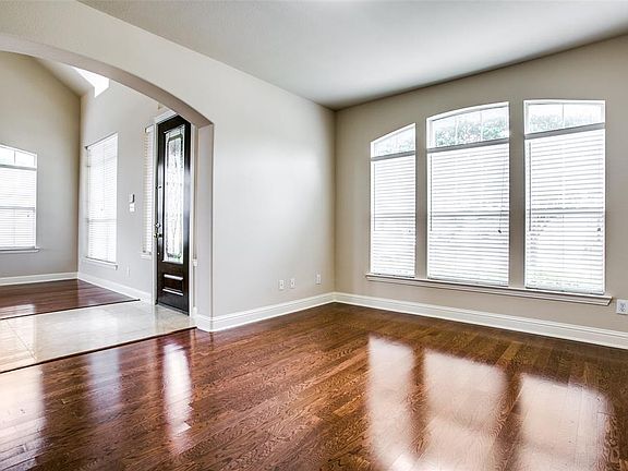 4th image of 5709 Saint Thomas Dr