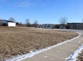 706 Ojibwe Path #708, Kewaskum, WI 53040
