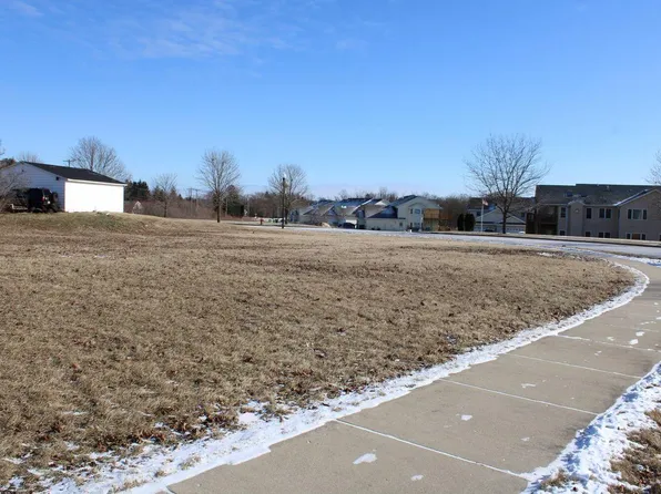 706 OJIBWE PATH #708, Kewaskum, WI 53040