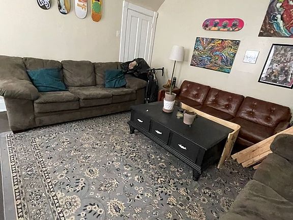 5th image of 2811 Glendora Ave