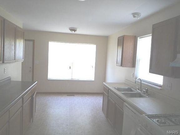 5th image of 10109 Earl Dr