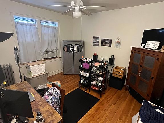 4th image of 2044-46 W Berteau Ave #2044-2