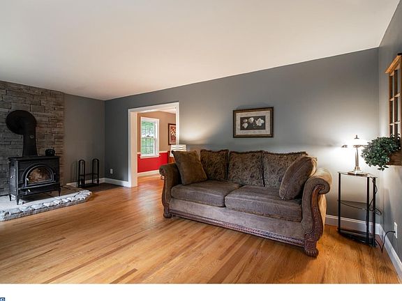 4th image of 350 N Woodmont Dr
