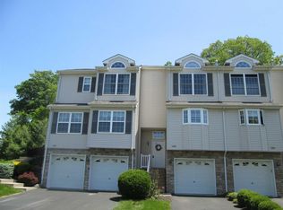 1206 Pondview Loop #1206, Wappingers Falls, NY 12590