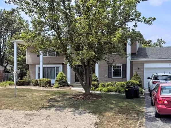 6600 Alderley Way, West Bloomfield, MI 48322