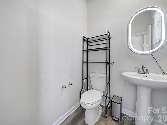 4th image of 8042 Scarlet Maple Ln