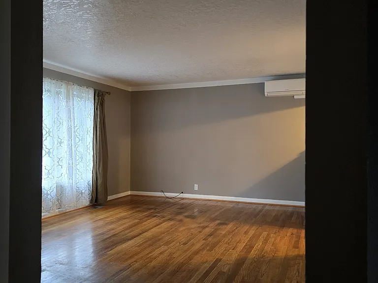 583 Delmar Dr N — Photo 28