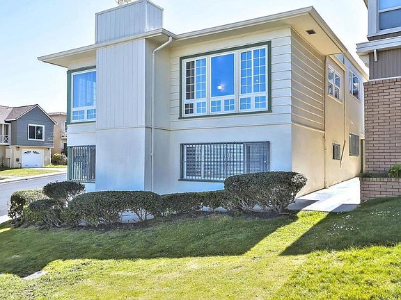 4th image of 272 Skyline Dr #U