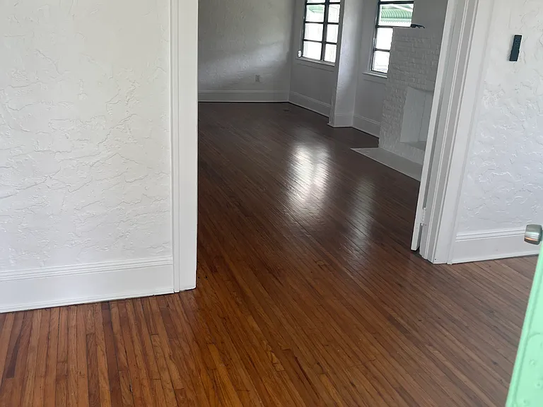 909 N B St — Photo 13