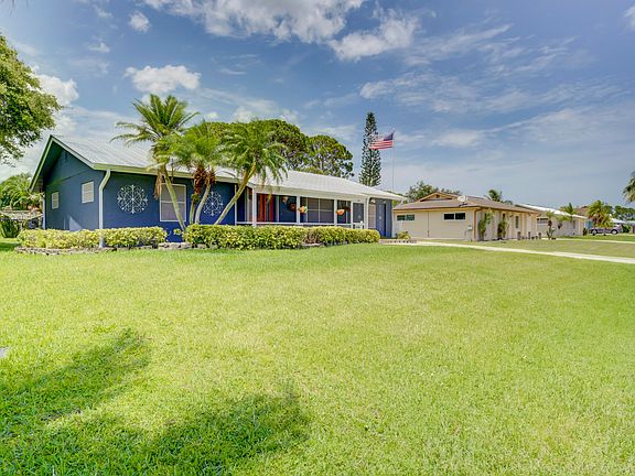 3rd image of 331 SE Crosspoint Drive