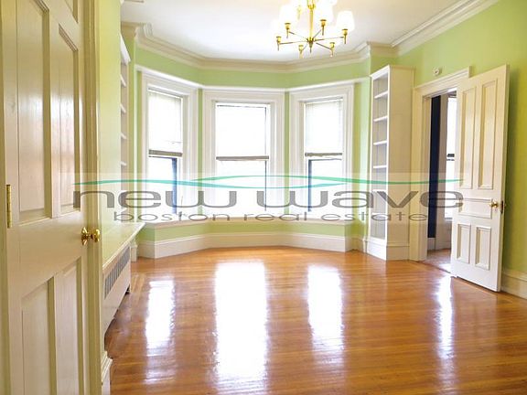 5th image of 300 Marlborough St APT 5