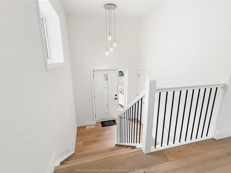 121 Allison Ave — Photo 3