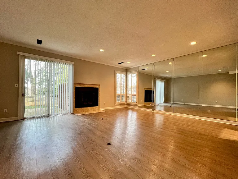 207 Forest View Ct — Photo 14