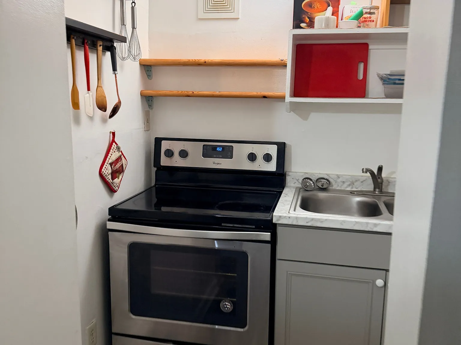 638 Ivy Hl — Photo 2