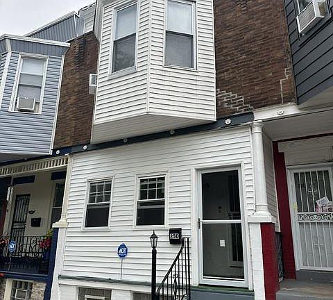 2nd image of 250 N Peach St