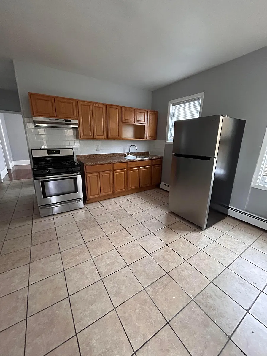 Building Photo - 56 Robin St #3