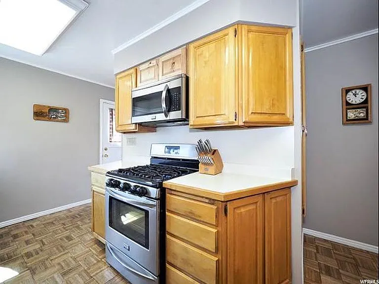 2215 S Broadmoor St — Photo 10