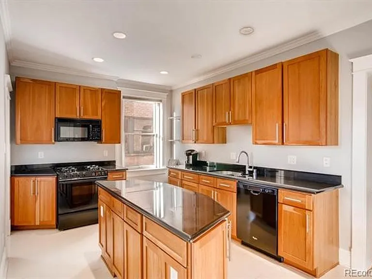 1560 N Ogden St #D — Photo 40