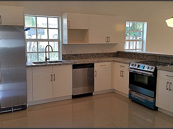 3rd image of 2422 Sundy Ave