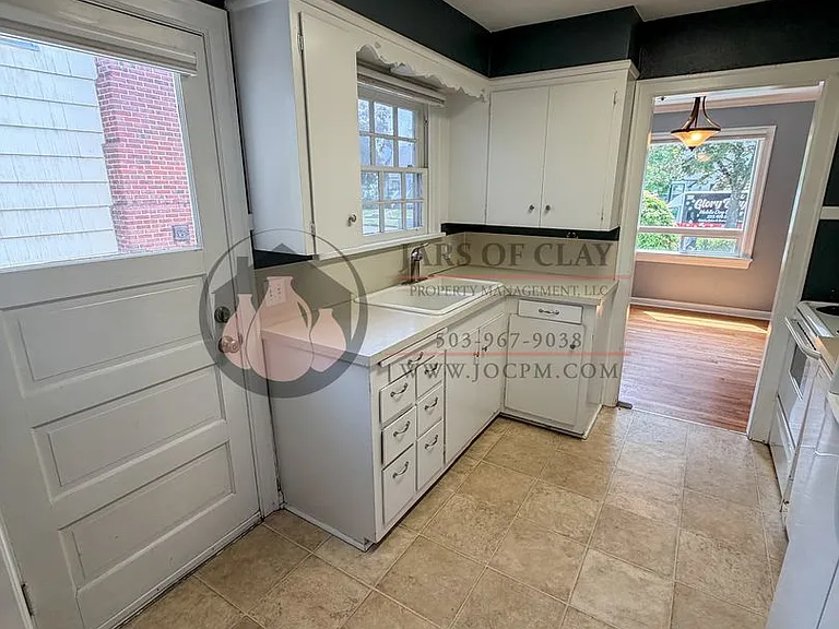 1635 Roosevelt St NE — Photo 5