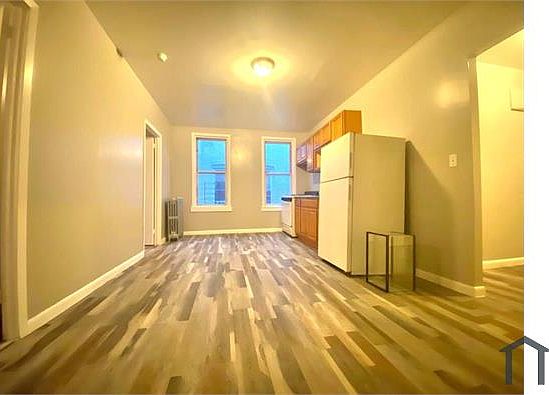 4th image of 1031 Manor Ave