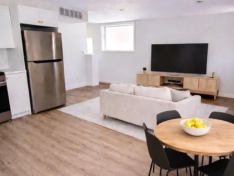 30 Stirton St #2 — Photo 2