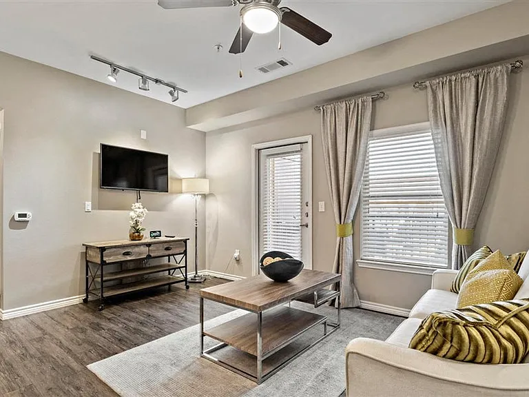 Creed Canyon Apartments — Photo 31