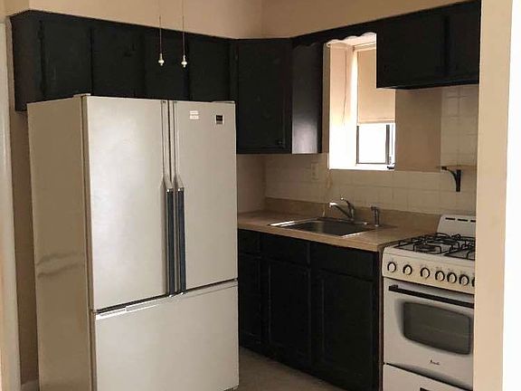 3rd image of 150 Sandalwood Dr #1