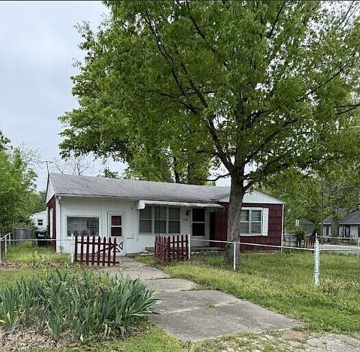 2nd image of 200 Ruby Ln