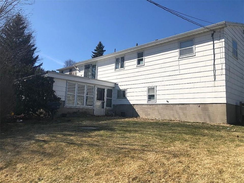 2nd image of 144 Valley St