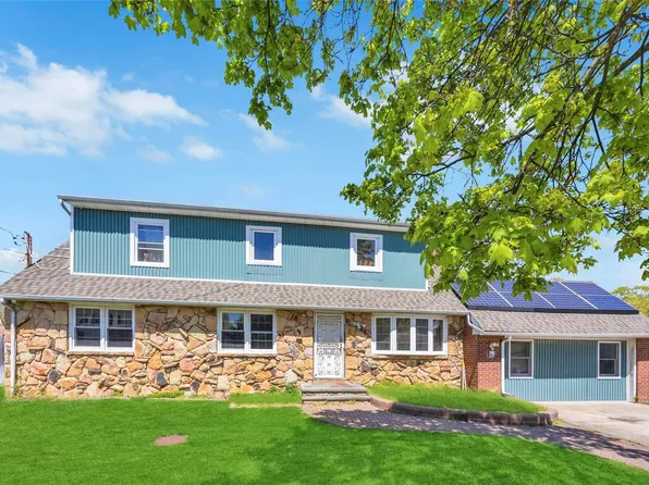 15 Dalton Road, Bay Shore, NY 11706