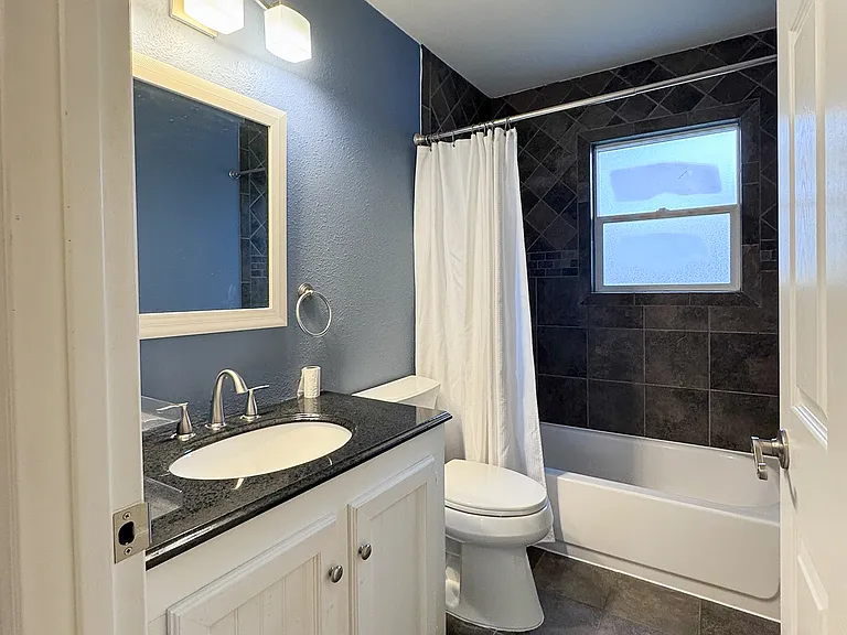 2519 Wilson St — Photo 6