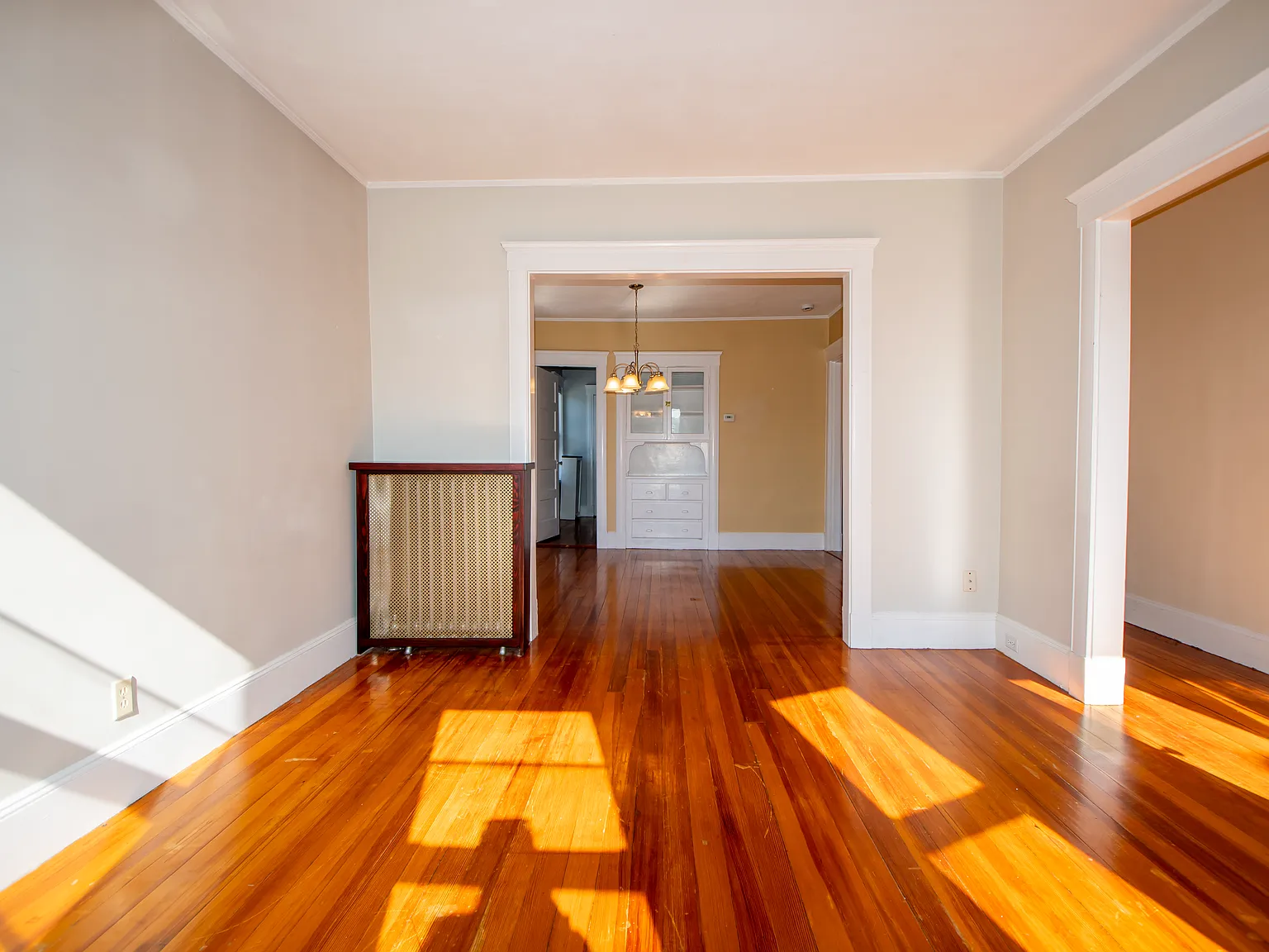 3 bed, 1160 sqft, $3,100 — Photo 2
