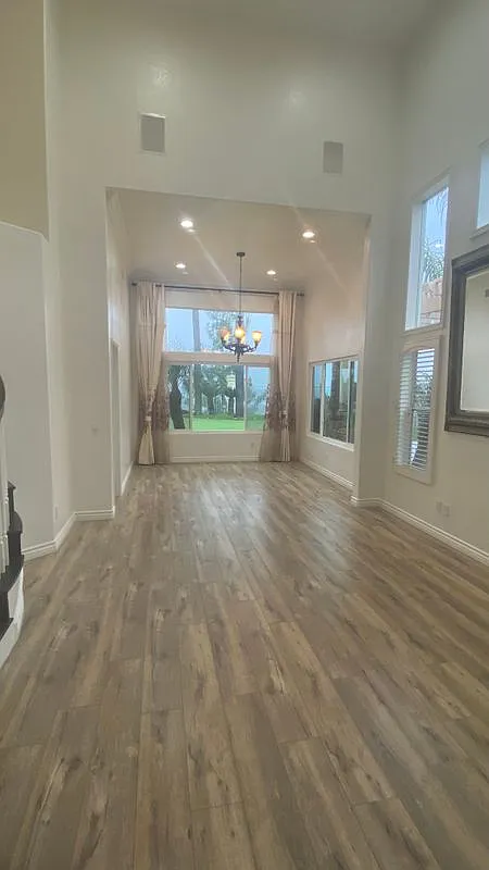5 bed, 3.0 bath, 2600 sqft, $4,000 — Photo 4