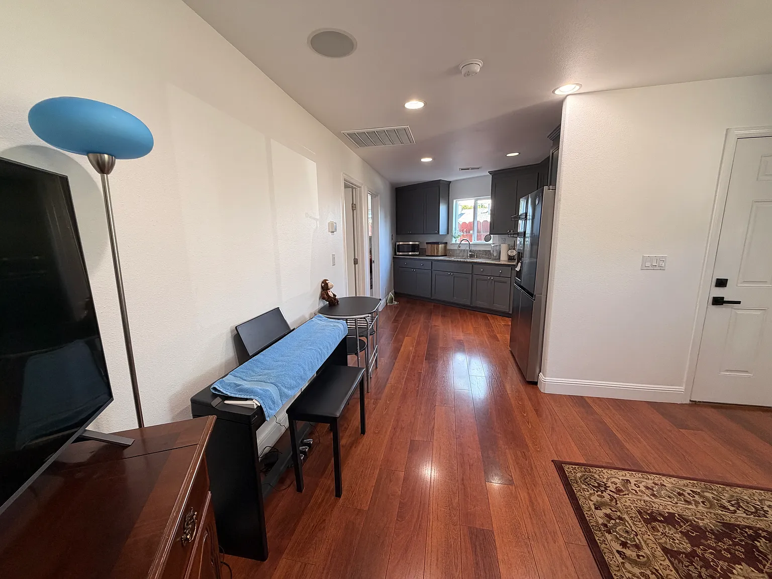 1 bed, 800 sqft, $3,700 — Photo 3