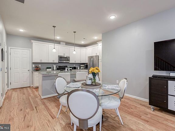 4th image of 102 S Pickett St #101