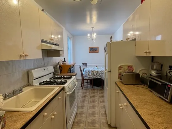 2514 East Seventh Street image 1 of 9