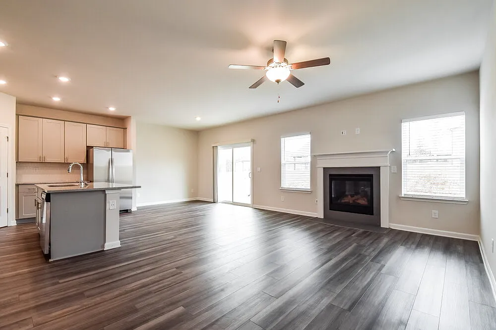 5 bed, 3.0 bath, 2674 sqft, $2,745 — Photo 4