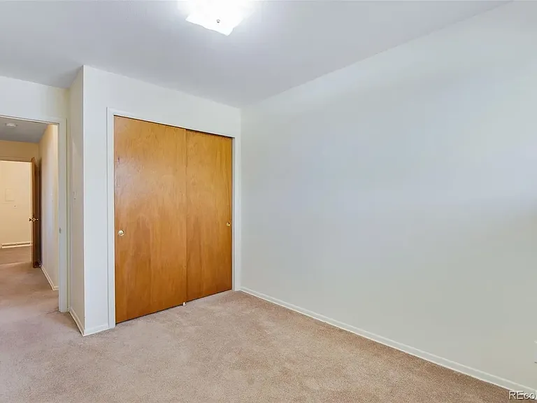 1628 S Locust St — Photo 15
